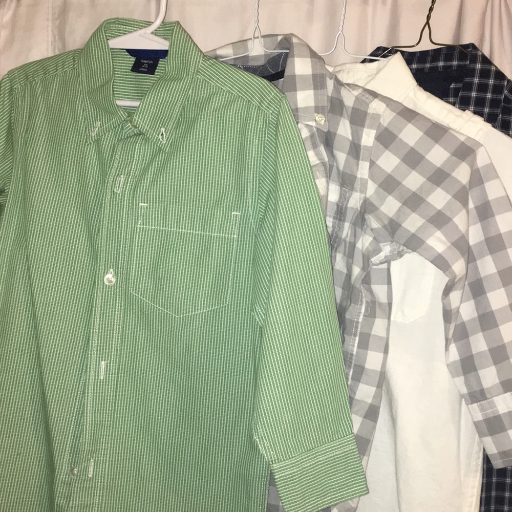 3 pack of GAP button down shirts